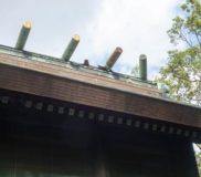 御本殿鰹木の歪み