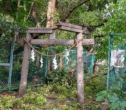 東側石鳥居 破壊